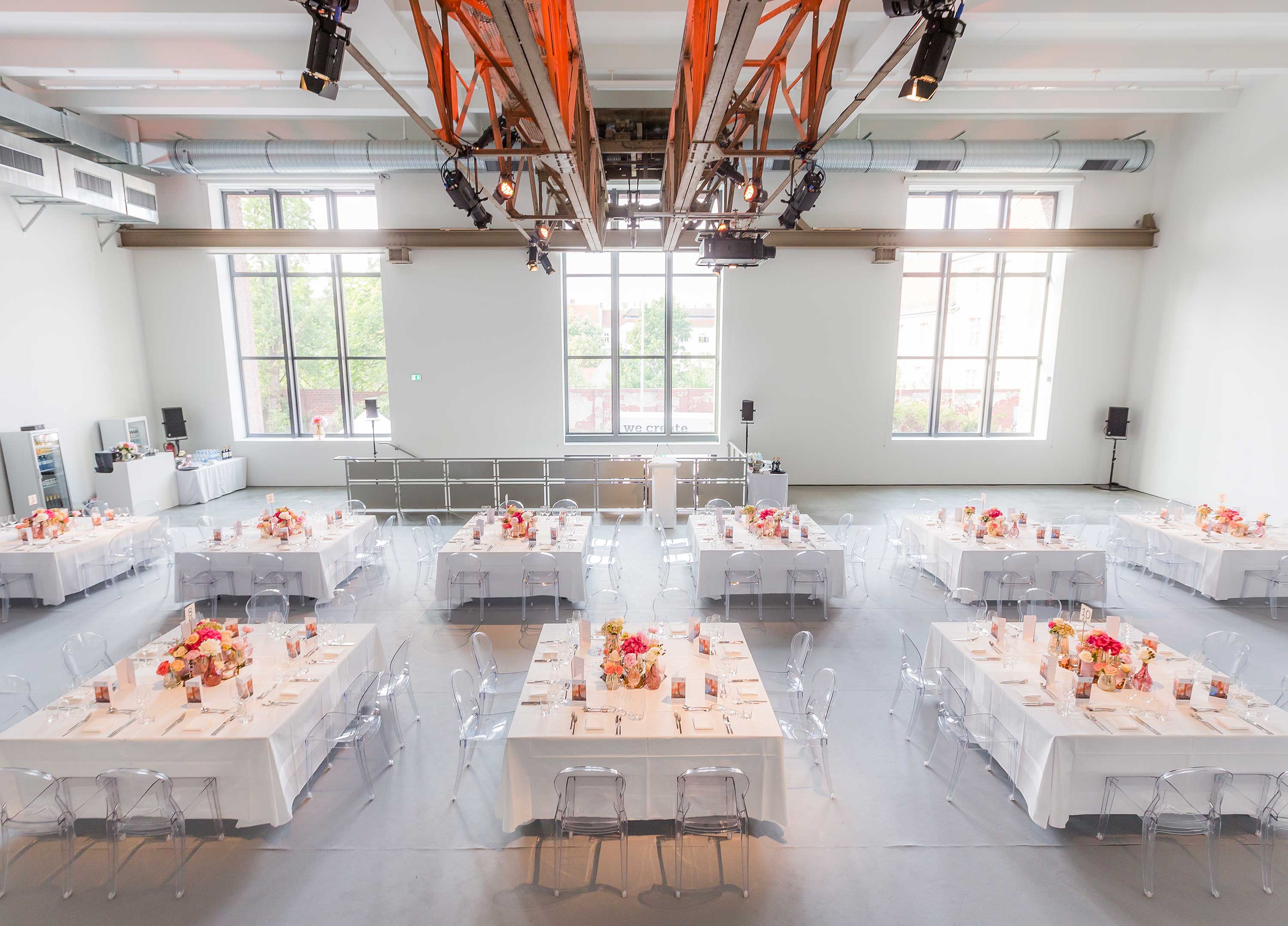 Kindl Locations Berlin Maschinenhaus Event mit gedeckte Tische